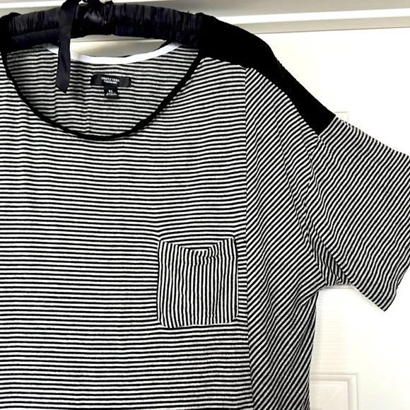 Simply vera Vera Wang black and gray, striped blouse, size XL. Super soft.Cute - Picture 2 of 10